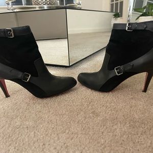 Christian Louboutin
Canassone Buckled Suede-Leather Bootie size 39